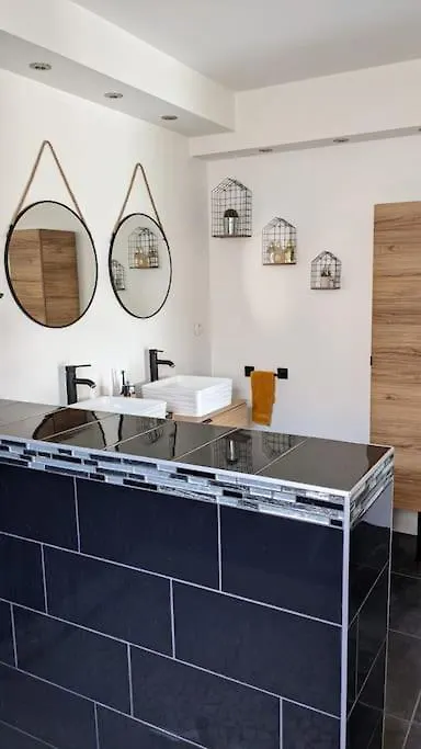 Villa Climatisee Avec Piscine Ancone  France